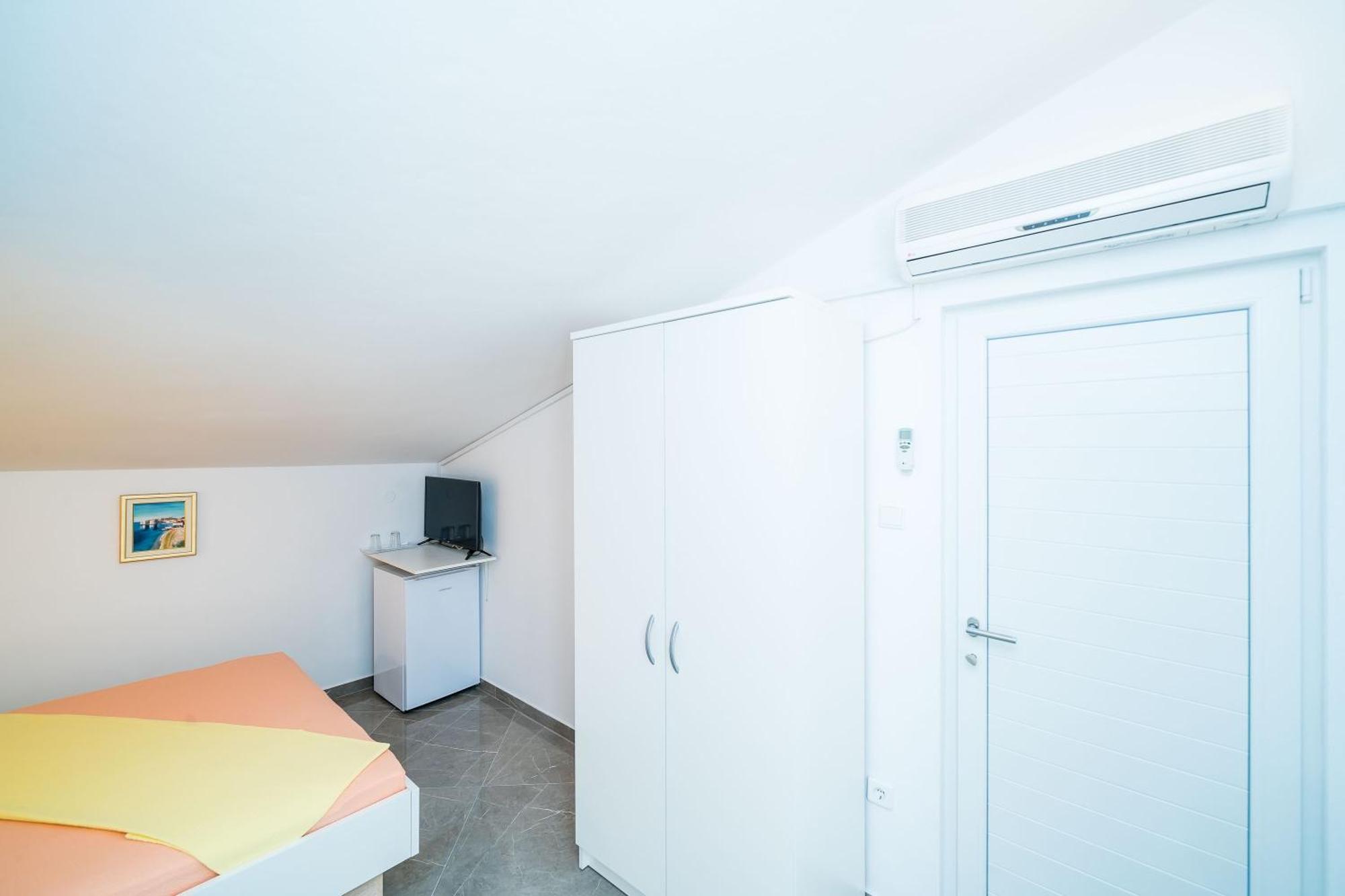Rooms & Apartments Barisic ムリニ 部屋 写真