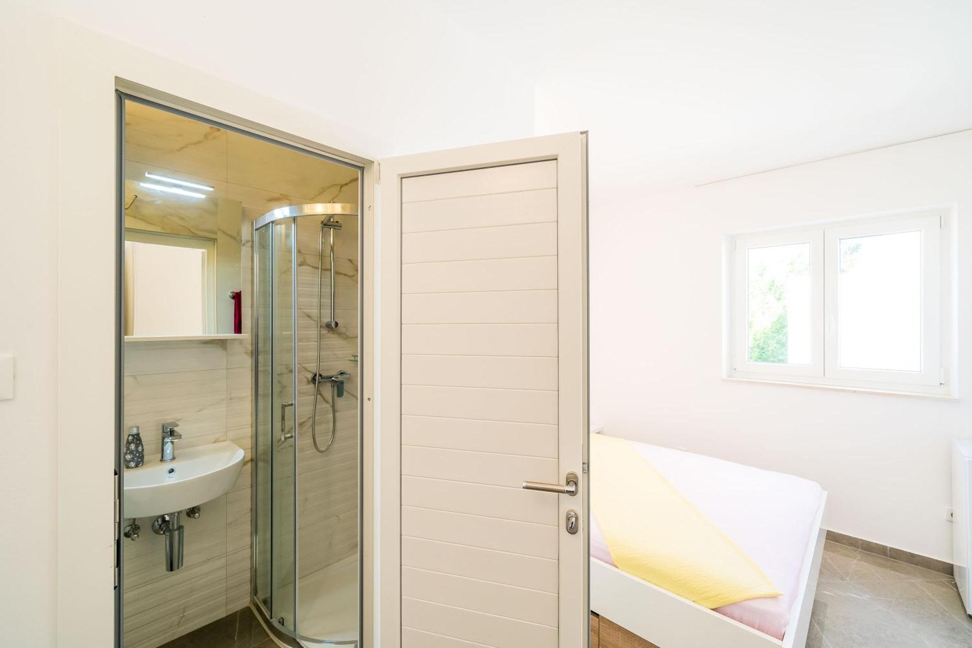 Rooms & Apartments Barisic ムリニ 部屋 写真